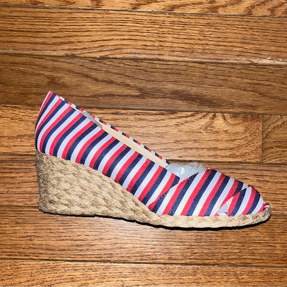 Adrienne Vittadini Navy & Red Bailee Peep Toe Wedges Women’s Size 8 EU 38 - Picture 3 of 10